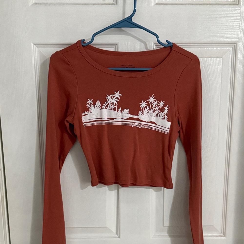 Billabong Rust Long-Sleeve Cropped Graphic Tee - White Palm Print